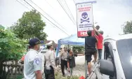 Satlantas Polres Ponorogo Pasang Rambu Rawan Kecelakaan di Jalur Tengkorak