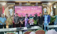 KPU Kabupaten Kediri Serahkan Hadiah Kepada Pemenang Lomba Foto Ekspresi Demokrasi