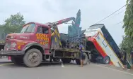 Bus Harapan Jaya vs Mobil di Kediri, Penumpang dan Pengemudi Dirawat